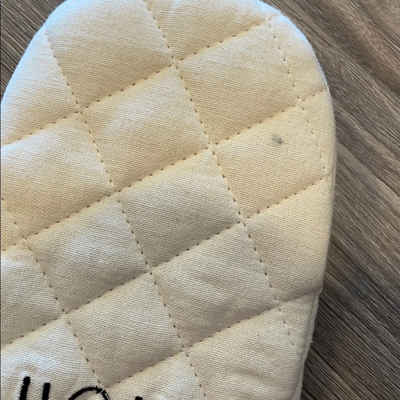 Rae Dunn oven mitts - Picture 2 of 3
